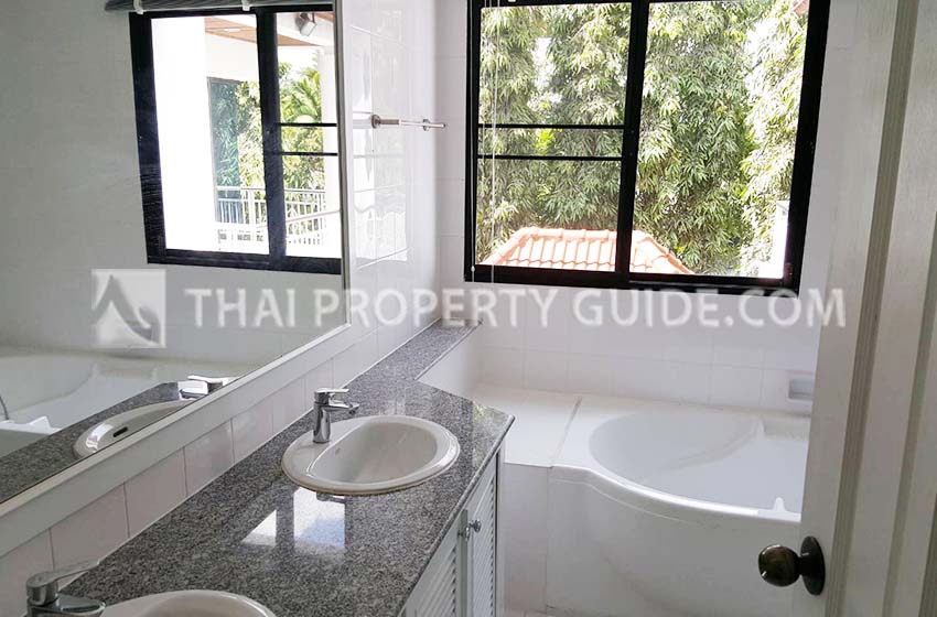 House with Private Pool in Nichada Thani 